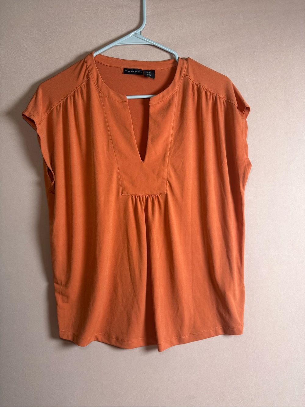 Tahari Orange Pleated Front V Neck Sleeveless Comfy Blouse Size M